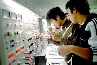 信息電子技術(shù)服務實驗中心簡介